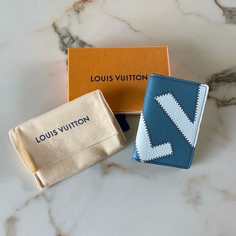 LOUIS VUITTON
Taurillon Monogram Pocket
Organizer Yellow Multicolor